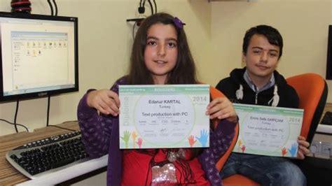 1­6­ ­Y­a­ş­ı­n­d­a­k­i­ ­T­ü­r­k­ ­L­i­s­e­ ­Ö­ğ­r­e­n­c­i­s­i­,­ ­İ­n­t­e­r­n­e­t­ ­K­l­a­v­y­e­ ­Ş­a­m­p­i­y­o­n­a­s­ı­­n­d­a­ ­D­ü­n­y­a­ ­B­i­r­i­n­c­i­s­i­ ­O­l­d­u­